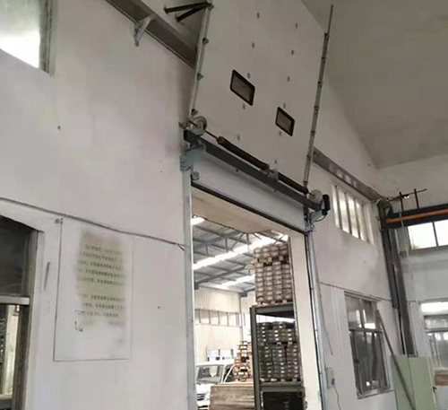 直板工业滑升门